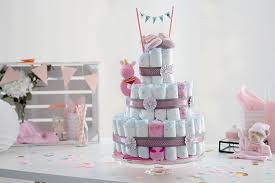 Windeltorte Madchen Mit Rosafarbenen Bandern Und Babysachen Fur Madchen Bastelan Windeltorte Basteln Madchen Windeltorte Basteln Windeltorte Madchen Anleitung