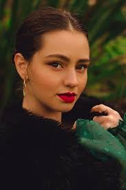 Dee Chase's Instagram, Twitter & Facebook