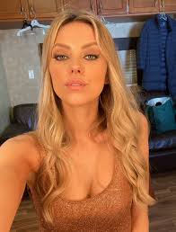 Tb to some of my favorite Renee looks 💋 #hightown Which one is your  favorite? 👀