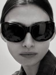 Henry Wilson established his namesake design studio in 2012; creating  bespoke furniture, lighting, accessories and components in metal, stone and  glass. Drawn to the permanence and enduring quality of materials, Henry's  designs