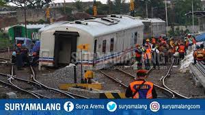 We did not find results for: Breaking News Kecelakaan Kereta Api Aneh Di Kota Malang 7 Gerbong Melaju Sendiri Tanpa Lokomotif Surya Malang