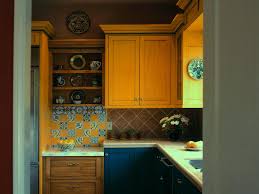 Tuscan kitchen design comes from the fabled italian tuscan kitchen cabinets are predominantly made of quality woods such as cherry or maple. Tuscan Kitchen Cabinets Pictures Ideas Tips From Hgtv Hgtv