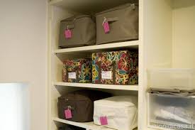 Scegliere cabina armadio scatole può essere un'impresa non tanto semplice se si è a digiuno delle giuste informazioni nel settore vista l'ampia gamma di articoli, quindi con la nostra elevata esperienza di rivenditori e le. Come Sistemare I Vestiti Dell Estate Che Non Mettete Piu In Autunno Soluzioni Di Casa