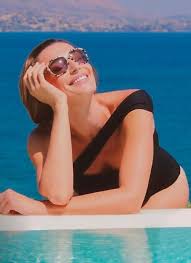 Δειτε την 19χρονη κατια ζυγουλη ωσ playmate το 1997. H Katia Zygoylh Pozarei Me Ena Apo Ta Pio Se3i Magio Ths Fetinhs Sezon Queen Gr