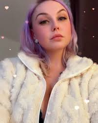 Felicia Crisp's Instagram, Twitter & Facebook