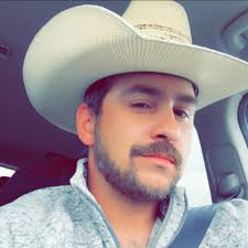 Who installs porcelain countertops in Irondale, ON?