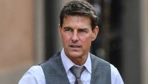 All i want for christmas is tom cruise's cake. Tom Cruise Has Hollywood A Listers On Edge Over This Christmas Tradition Those Photos Prove Exactly Why Us Daily Report