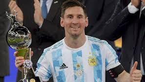 Lionel messi akhirnya mengangkat trofi perdana di panggung internasional menyusul keberhasilan timnas argentina dalam copa america 2021. T5wali5udsztym