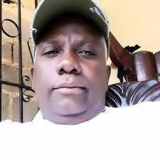 Alofoke en el Prudential 🫶🏻🍾 Vestido: @edgarreyesrd_ Peinado:  @wavesbybryan Maquillaje: @yamilettoribio Zapatos: @jimmychoo