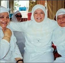 وكانت مصادر مقربة من الفنانة الراحلة ذكرت أنها دخلت في غيوبة تامة بعد إصابتها بجلطة دماغية. Ø´Ø§Ù‡Ø¯ÙˆØ§ ØµÙˆØ±Ø© Ø§Ù„ÙÙ†Ø§Ù†Ø© Ø´Ø§Ø¯ÙŠØ© ÙÙŠ Ø§Ù„Ø¹Ù…Ø±Ø© ÙˆÙ…Ø§ Ø­Ù‚ÙŠÙ‚Ø© ØªØ¯Ù‡ÙˆØ± ØµØ­ØªÙ‡Ø§ Ù…Ø¬Ù„Ø© Ù‡ÙŠ