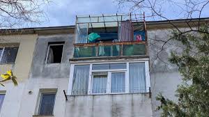 Focul iese din pamant la doar doi metri de un bloc. Foto Video Explozie Intr Un Apartament Din ConstanÈ›a O Femeie A Fost Grav RÄƒnitÄƒ Ctnews