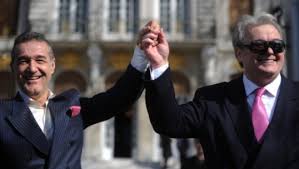 Nascut pe 28 noiembrie 1949, la bucuresti, este casatorit cu doina si are doua fiice. Cornelius Vadim Tudor Vicipaedia