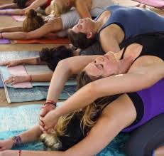 Yoga retreats in south india, for yogis who want to discover cultural treasures south india is all about ancient caves, palaces, shrines, tombs, forts, and vibrant cities. Yoga Retreat India Where To Go Mostly Amelie