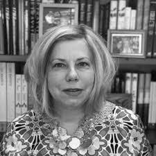 Leslie Tuttle's Instagram, Twitter & Facebook