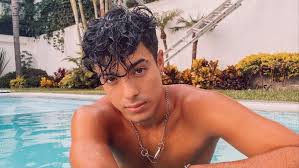 Aún no tenemos ningún álbum de este artista, pero puedes colaborar enviando álbumes de naim darrechi. Jcbtdarpxqkpkm