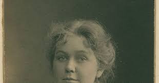 Helen Mayo's Instagram, Twitter & Facebook