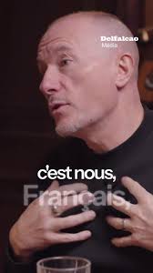 Le Dr Francis Collins, ancien directeur du NIH et supérieur du Dr Fauci est  confronté aux blessures causées par le vaccin COVID-19 alors qu'il sort  avec sa femme. "Vous, Ralph Baric et