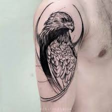 Black Bird With Orange Shoulders Pin De Angela Tsihlopoulos Em Tattoo Ideas Esboco De Tatuagem Tatuagem Phoenix Tatuagem Masculina Braco