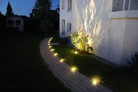 Wer es geschickt anstellt, erzielt mit gut gesetzten lichtakzenten. Lichtpunkte Licht Im Garten Metten Stein Design