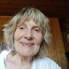 Valerie Makin's Instagram, Twitter & Facebook