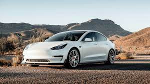 Each second row seat folds flat independently, creating flexible storage for skis, furniture, luggage and more. Tesla Verlaagt Prijzen Van Instapmodellen Model 3 En Model Y Rtl Nieuws