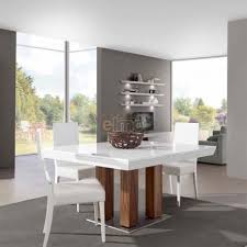 La table est un meuble incontournable dans une maison. Table Salle A Manger Moderne Carree Extensible Laque Et Chene Vega