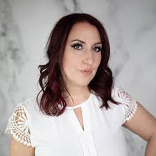 Liz Manns's Instagram, Twitter & Facebook