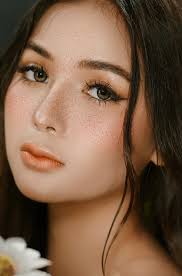 Decided to give the zeiss 55mm 1.8 another chance in this cloudy day.