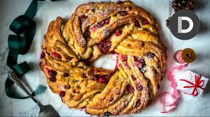 This wreath bread has a crispy crackly crust and super soft, spongy center. Edible Christmas Wreath White Chocolate Cranberry Youtube