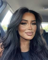 Joanna Carlisle's Instagram, Twitter & Facebook