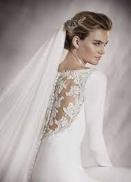 Die japanische ästhetik mit ihren feinen kirschblüten und equisiten stoffen bringt harmonische designs mit lieblicher attitüde hervor. Neue Brautkleider 2017 Mit Blumen Details Florale Designs Mit Romantik Hochzeitskleid Material Pronovias Brautkleid Kleid Hochzeit