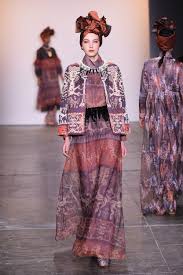 Kursus online berikutnya untuk yang tertarik belajar desain baju dengan serius nih, genk, tapi tidak punya waktu untuk datang ke sekolah. 60 Model Gamis Batik Kombinasi Modern Terbaru 2020 Bergaya