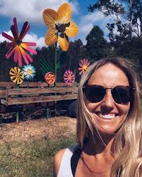 🚜🌻🤩 Blue skys and Flowers like these ☝🏽 #roadside #countryart #hervybay  #floristville #ontheroad #paddock #paddockart #fullysickrimsbro #queensland  #roadtrip #metalartwork #metalartwork #ontheroadagain #trucks