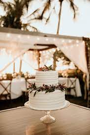 Elegant Hawaiian Wedding At Four Seasons Resort Oahu Junebug Weddings Wedding Cake Centerpieces Hawiian Wedding Cake Wedding Cake Options