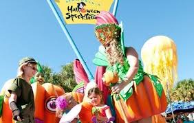 Discover An Ocean Of Halloween Fun At Seaworld S Halloween Spooktacular Kid Friendly Halloween Halloween Spooktacular Fun Halloween Activities