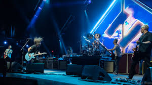 Medicine at midnight (3:30) 06. Foo Fighters Drummer Taylor Hawkins Reveals His All Time Favorite Foos Song And His Second Favorite