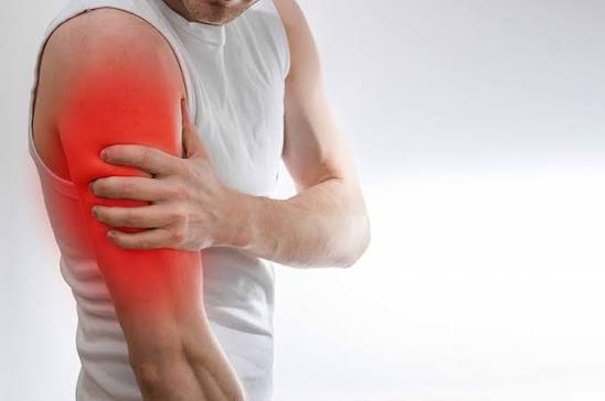 Mỏi cơ bắp tay: Nguyên nhân, triệu chứng và cách điều trị