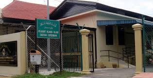 Saya lahir dan besar dengan agama di ktp saya yaitu islam. Nikah Masjid Qariah Rasah Jaya Seremban