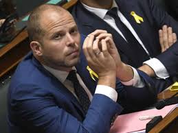 Theo peeters (11 maart 1943) is een belgische neurolinguïst die zich gespecialiseerd heeft in het autisme spectrum. Theo Francken Onder De Indruk Van Zijn Zoon Wat Gaat Dat Later Geven Showbizz 24