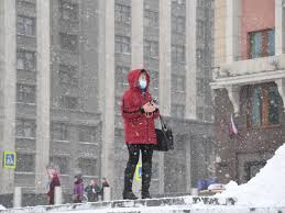 По дорогам ни проехать, да и пройти по тротуарам тоже довольно сложно. Silnejshij Vesennij Snegopad Paralizoval Moskvu Ekspress Gazeta