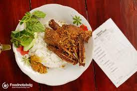 Lebih dari 1000 menu dari restoran dan katering pilihan siap diantar ke tempatmu tanpa tambahan ongkir. Bebek Sinjay Paling Hits Di Madura Sekarang Udah Buka Di Bandung Foodnote Stories