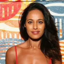 Rula jebreal e il monologo contro la violenza sulle donne. Sanremo 2020 Rula Jebreal Mia Mamma Si Tolse La Vita Dopo Un Infanzia Di Violenze