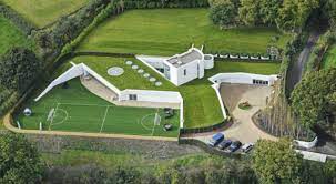 Bezug nehmend auf die antworten von 80 bauherren wollen nun die kosten fürs haus bauen eimal genauer vergleichen Weil Er Nicht Uberirdisch Bauen Konnte Hat Ein Mann Dieses Beeindruckende Haus Unter Der Erde Erschaffen Curioctopus De