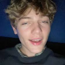 Aidan Vickers (@aidanavickers)