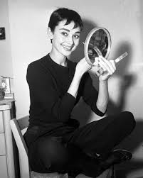 Audrey hepburn photographed by dennis stock during the filming of sabrina in . Audrey Hepburn Bellissima Ma Lei Si Vedeva Brutta La Repubblica