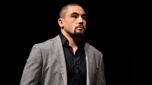 Surpresa? Whittaker fala em 'atropelo' em Chimaev x Strickland no UFC 328