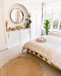 14 Minimalist Bedroom Design Ideas | Extra Space Storage