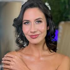 CLAUDIA MENEZES (@claudia_menezesmakeup) · Curitiba, PR