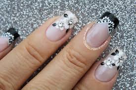 Diseños para pedicure en esmalte azul y plata. Decoracion De Unas Flores Y Encaje Facil Deko Unas