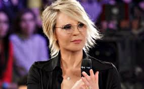 La foto e le parole d'amore conquistano i fans della conduttrice. Maria De Filippi Quanti Anni Ha Chi E Il Figlio Curiosita E Altezza Della Conduttrice